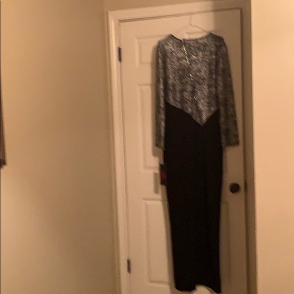 Women’s Dress - Picture 4 of 4